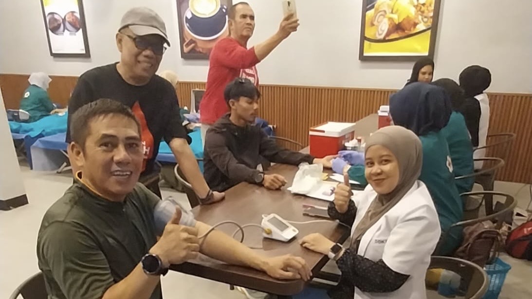 Ketua PMI Kota Makassar Syamsu Risal Hadiri Donor Darah