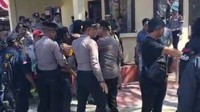 Aksi Spontan Anggotanya Depan Para Unjuk Rasa, Kasat Reskrim Jeneponto Minta Maaf
