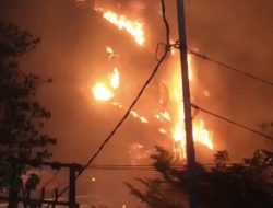 Nipah Mall Terbakar, Karyawan dan Pengunjung Berhamburan Keluar