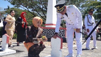 Peringati HUT Kemerdekaan RI, Bupati Jeneponto  Ziarah di Taman Makam Pahlawan