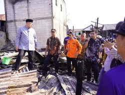 Wali Kota Makassar dan Kepala BPBD Tinjau Korban Kebakaran di Kelurahan Tallo