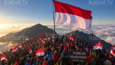 Ribuan Pendaki Meriahkan Pengibaran Merah Putih di Puncak Gunung Bawakaraeng