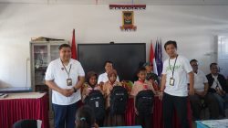 Pegadaian Berlayar ke Pulau Barrang Lompo, Hadiahkan Perlengkapan Sekolah untuk Siswa Berprestasi